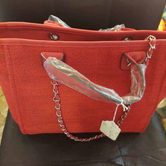 Red Canvas Tote Shoulder Bag w Gold Accented  Chain Straps - Picture 1 of 8